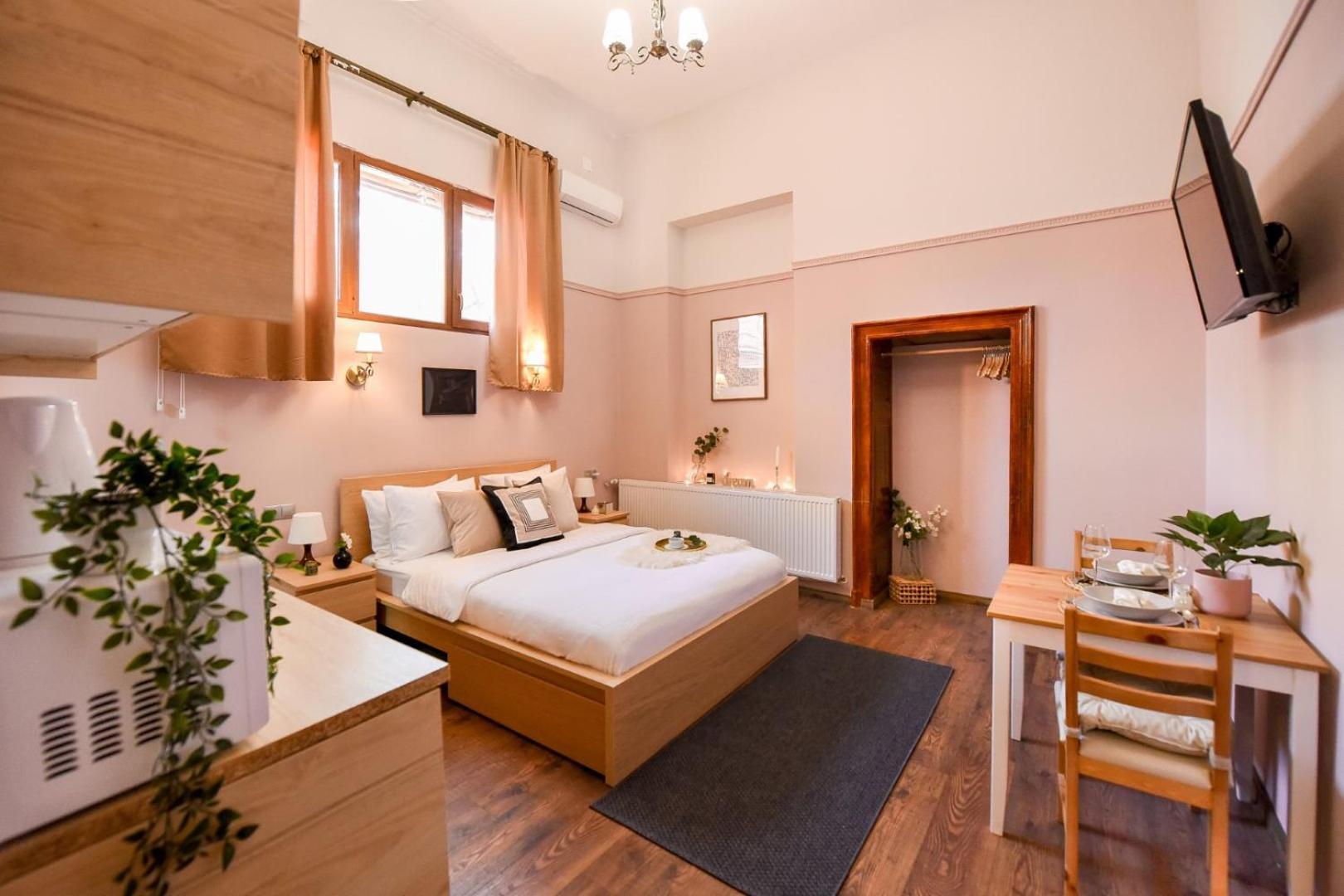Historic Charm, Modern Comfort - Accommodation In The Heart Of The Old Town Bukarest Szoba fotó