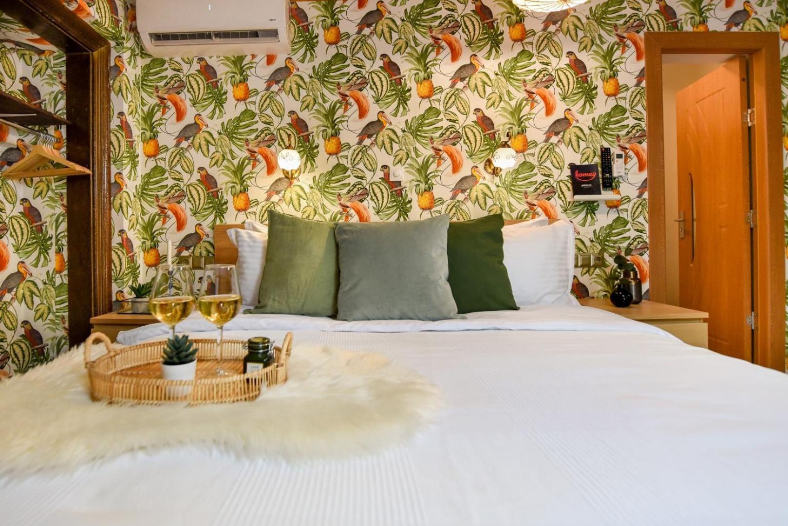 Historic Charm, Modern Comfort - Accommodation In The Heart Of The Old Town Bukarest Szoba fotó